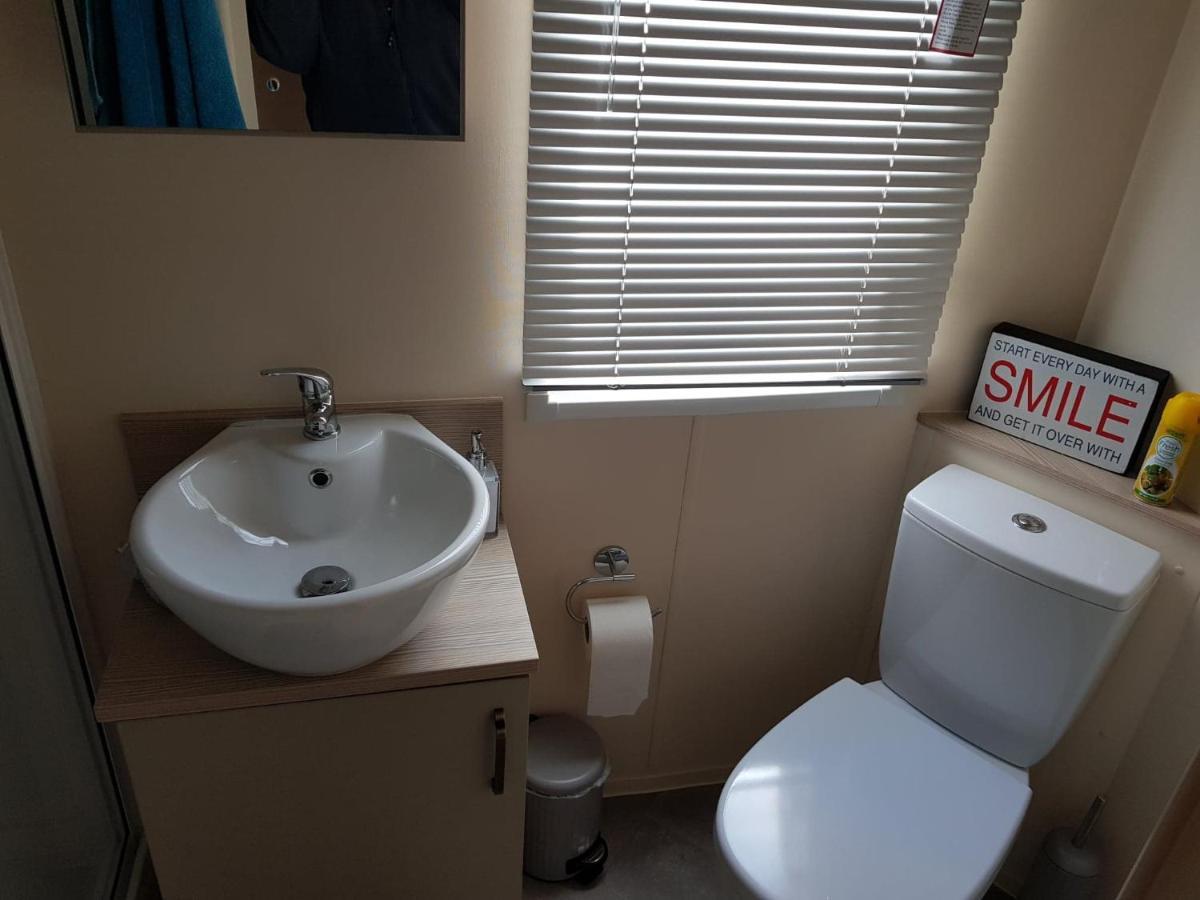 6 Berth Deluxe Caravan Palm Grove 42 Chapel Saint Leonards Bagian luar foto